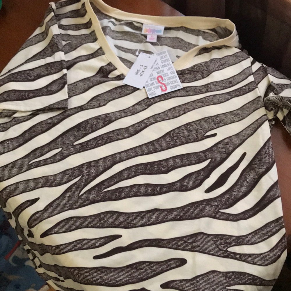 Lularoe iris top